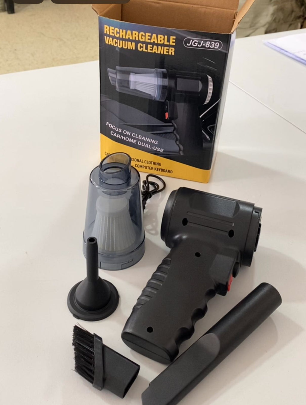 Combo Limpieza Total para Auto: Hidrolavadora Inalámbrica con 2 Baterías y Aspiradora Portátil