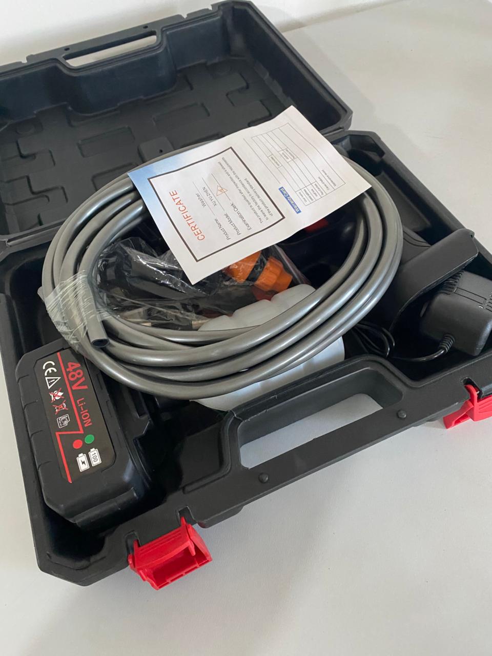 Combo Limpieza Total para Auto: Hidrolavadora Inalámbrica con 2 Baterías y Aspiradora Portátil